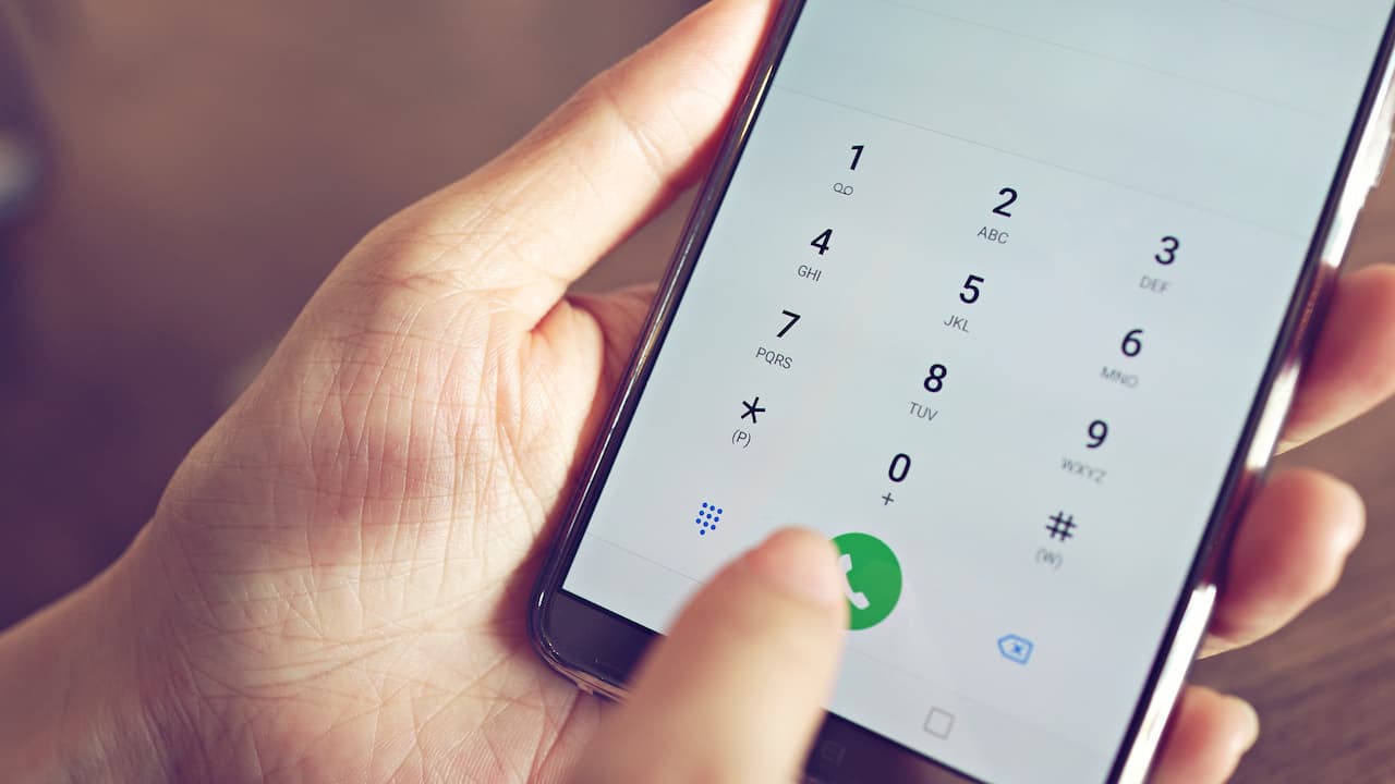 Find out when to call Saúde 24 or INEM