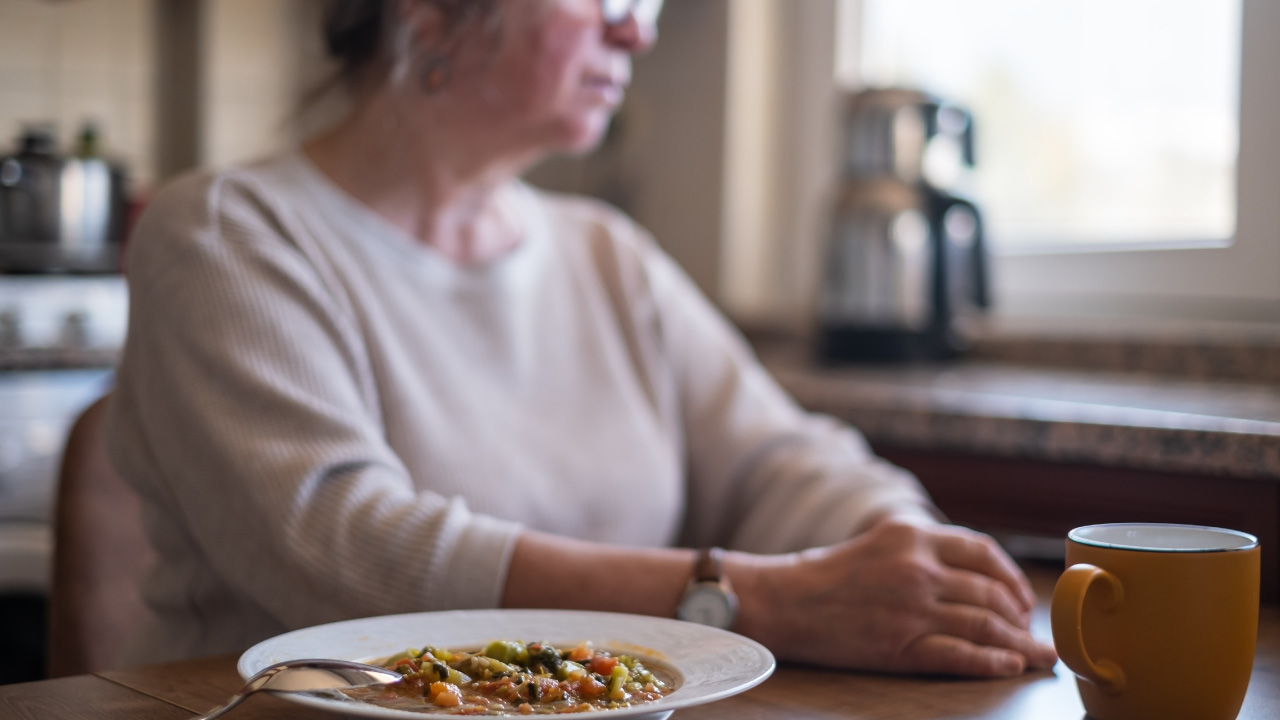 Loss of appetite in the elderly: causes, symptoms and strategies to encourage eating